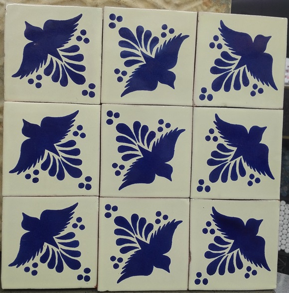 BLUE BIRD ON CREAM GLOSS TALAVERA TILE