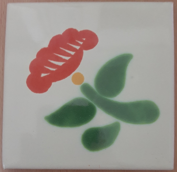 RED FLOWER ON CREAM GLOSS TALAVERA TILE