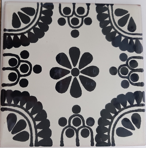 BLACK ON CREAM MEXICO TALAVERA TILE